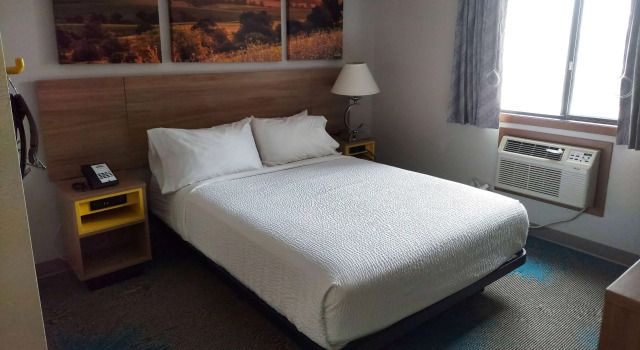 Days Inn by Wyndham Willmar, Varaa Hotelli Hotellit Minnesota pysäköinnillä, Pysäköinti