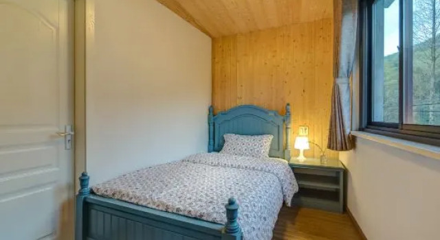 Люкс с 3 комнатами с балконом Huayin Inn