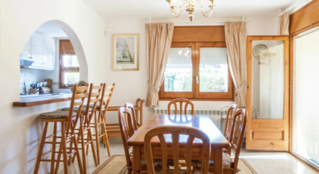 Appealing Holiday Home in Sant Pere Pescador With Garden