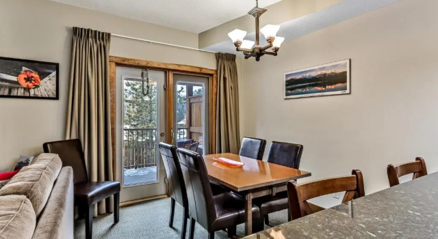 Fenwick Vacation Rentals Spacious Mountain 2 Bedroom with Hot tub