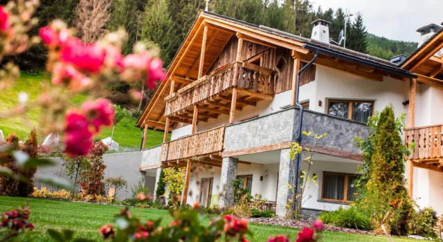 Апартаменты Deluxe Alpine Mountain Chalet