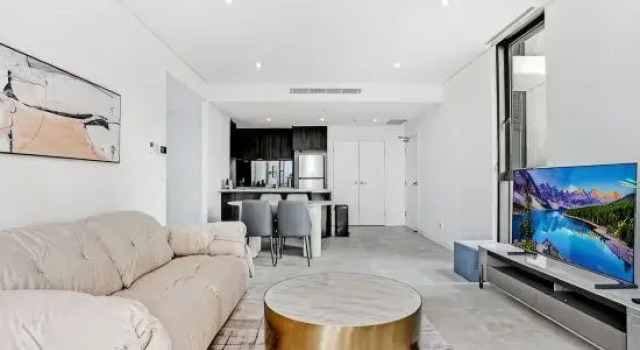 Stylish 2BR Apt with Views Near Parramatta