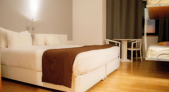 Четырёхместный номер Standard TRYP by Wyndham Montijo Parque Hotel