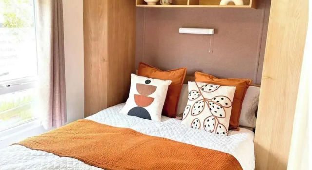 Harwich - Caravan - Sleeps 10 - Garden - Pool, Забронировать Отель Отели Англии 3 звезды, 3*