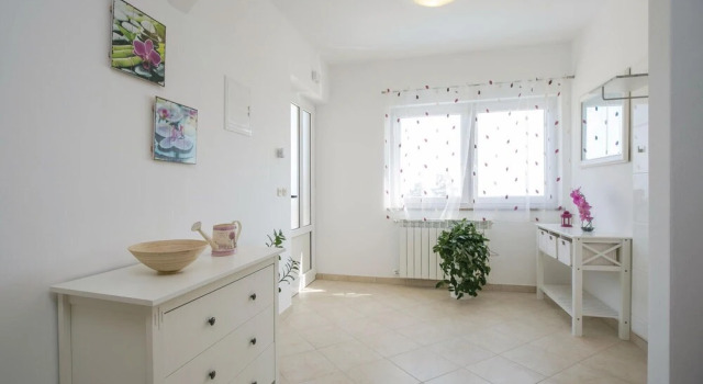 Amazing Home in Drenje With Wifi and 4 Bedrooms, Reserva ahora Hotel Hoteles y alojamientos en Drenje, Hotel