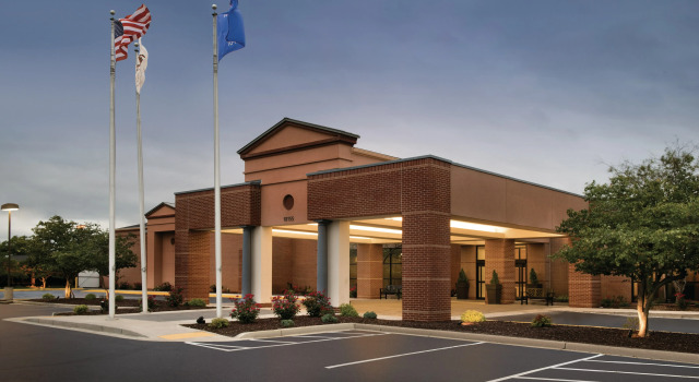 DoubleTree by Hilton Milwaukee/Brookfield, Reserva ahora Hotel Brookfield Wisconsin