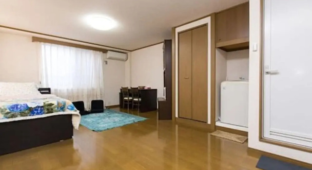 Centrally Located Deluxe Furnished.4
