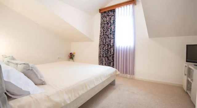 Apartments Babilon, Book Lejlighed Hoteller i Kotor Riviera med parkering, Parkering
