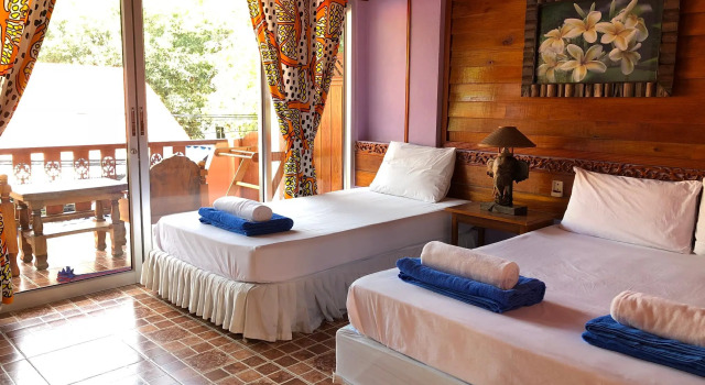 Трёхместный номер Deluxe с балконом и с красивым видом из окна Koh Tao Tropicana Resort