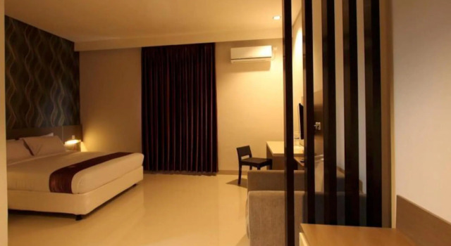 Smile Hotel by RedDoorz, Book Hotel North Cirebon West Java