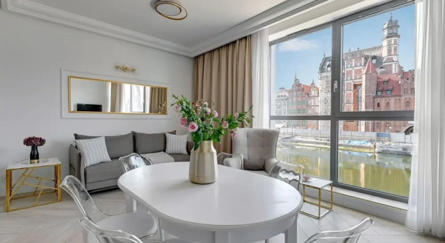 Апартаменты Deluxe Lion Apartments - The Palace premium apartment with Old City & River View