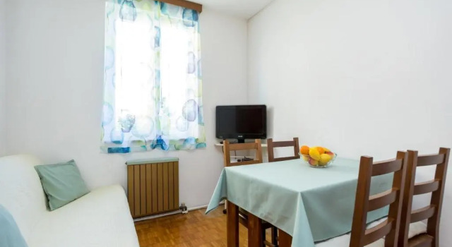 Apartment Jakovac, Prenota Appartamento Hotel a Isole Quarnerine con parcheggio, Parcheggio