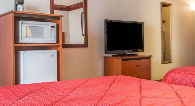 Quality Inn & Conference Center Brattleboro North, 预订 酒店 布莱特尔博罗 佛蒙特州