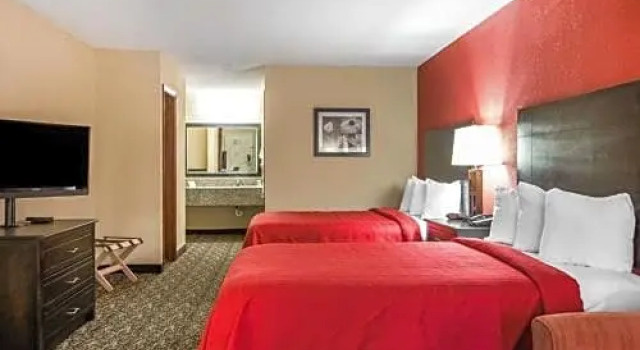 Четырёхместный люкс Quality Inn & Suites Griffin
