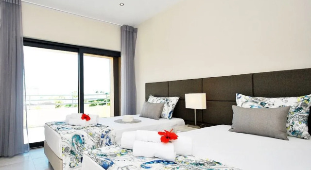 Villa Bahamas, Rezerwuj Willa Hotele w Algarve z parkingiem, Parking