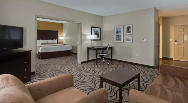 Bonita Springs Lodge & Suites, Забронировать Отель Бонита-Спрингс Southwest Florida, рядом с Gulf Coast Certified Primary Care