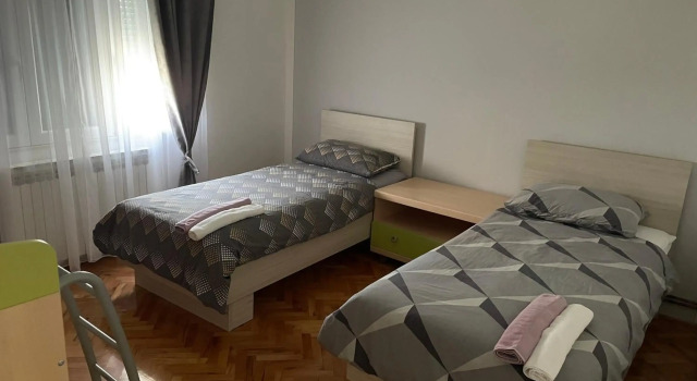 Apartment GREY, Buchen Sie Ferienwohnung Hotels in Gespanschaft Split-Dalmatien mit Pool, Schwimmbad