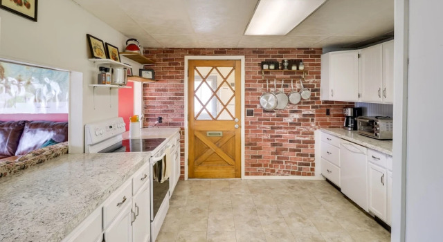 Коттедж Pet-friendly Home w/ Yard & Mountain Views!
