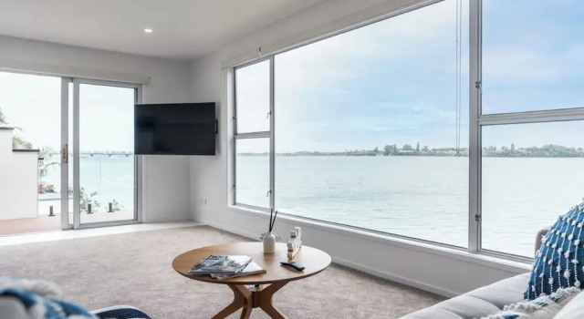 Двухместные апартаменты с балконом и с видом на воду Harbour View Motel and Waterfront Apartments
