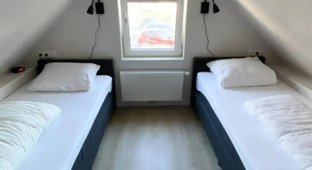Коттедж Comfortable and Modern Furnished Holiday Home, Sleeps 6, Wifi on Quiet Holiday Park Close to Beach, Woods and Dunes