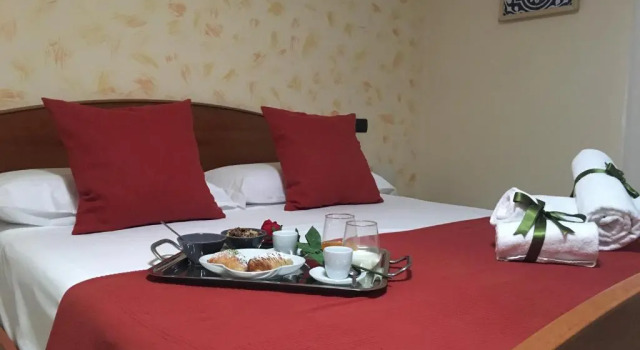 Contaldi House, Buchen Sie Hotel Hotels in Nocera Superiore mit Parkplatz, Parkplätze