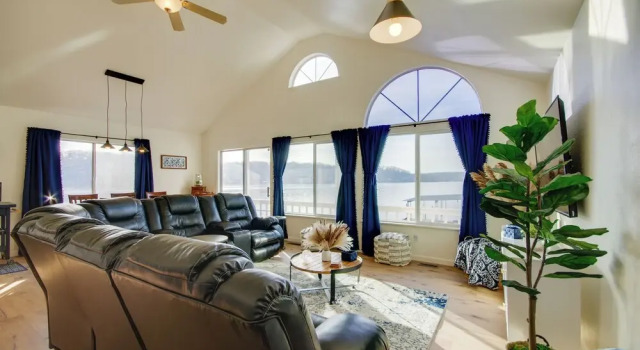 Lake View Cottage Lake Ozarks Getaway, Prenota Casa vacanze Hotel a Missouri con parcheggio, Parcheggio