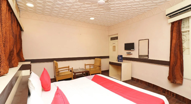 OYO 13657 Hotel Radhika