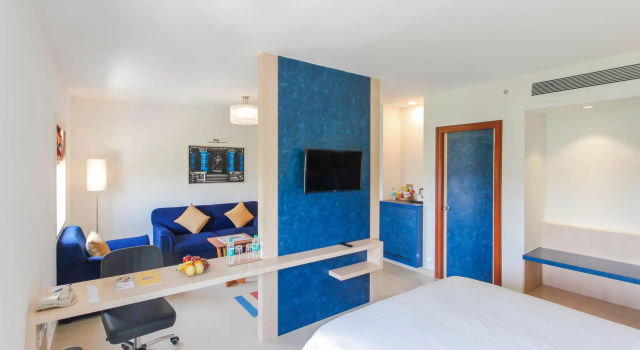 Люкс Kalyan Grand - a business hotel