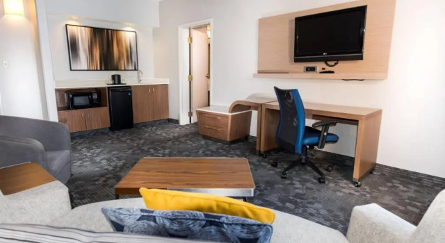 Двухместный люкс c 1 комнатой Courtyard by Marriott- Austin Round Rock