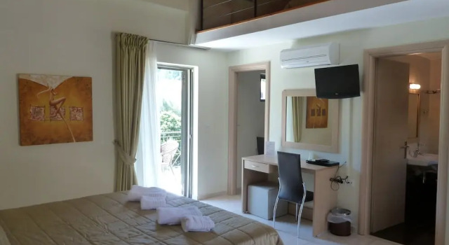 Апартаменты Superior с балконом Hotel Eleana
