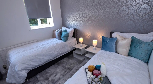 A Stunning 2 BED Home ON THE River Thames!, Book Hotel Thamesmead London og omegn