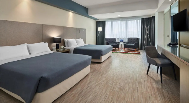 Четырёхместный номер Deluxe RELC International Hotel