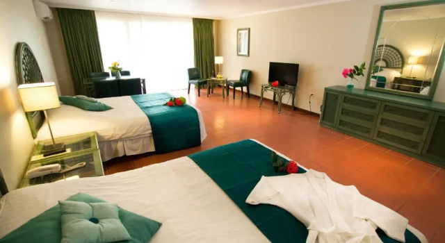 Полулюкс с видом на бассейн Van der Valk Plaza Resort Bonaire - All Inclusive