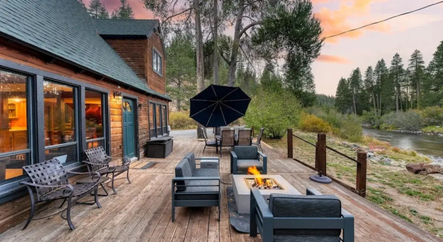 Коттедж Riversong Lodge by Avantstay Sauna Hot Tub On The Truckee River