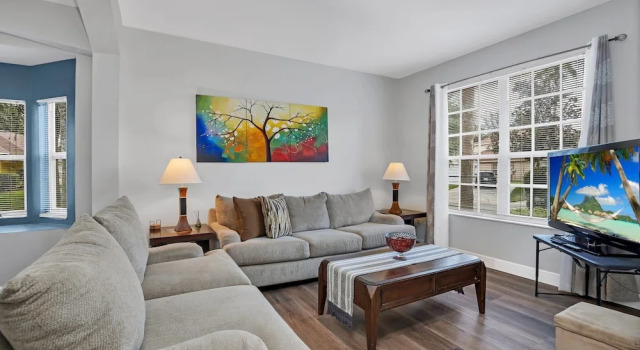 Huge and Modern Home, Only 12 Miles From Disney! #6wr338, Buchen Sie Ferienhaus Hotels in Four Corners mit Pool, Schwimmbad
