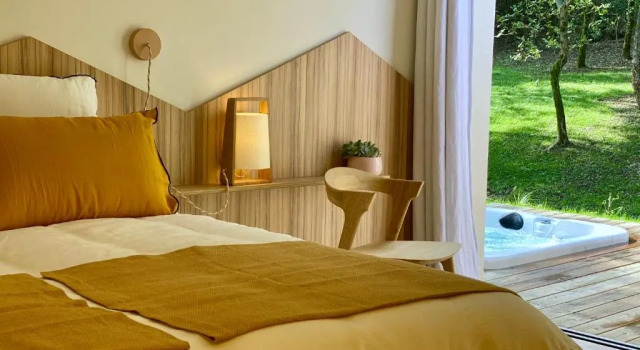 Deluxe Double room with garden view Chambres avec Jacuzzi privatif - Kassiopée Bed & Spa