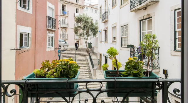 JOIVY Stylish 1-bed flat w/ city views in Alfama