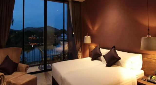 Номер Deluxe с балконом и с видом на реку The Glory River Kwai Hotel