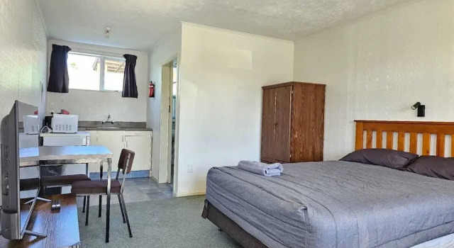 Студия Deluxe 45 On Avenal Motel