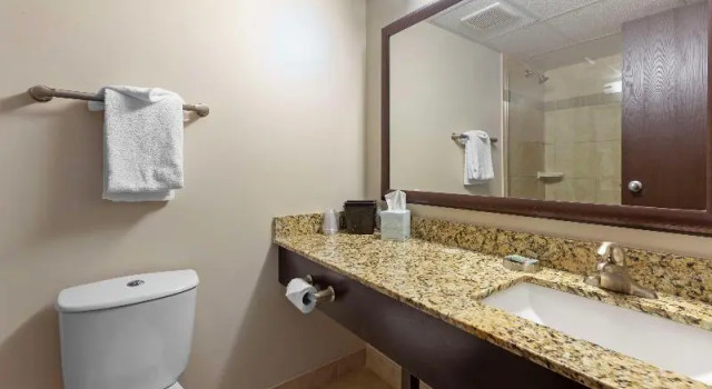 Двухместный номер Standard с балконом Best Western Pembroke Inn & Conference Centre