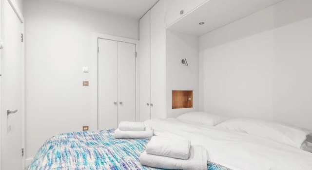 Lovely 1BR Home by River Thames! 2 Guests
