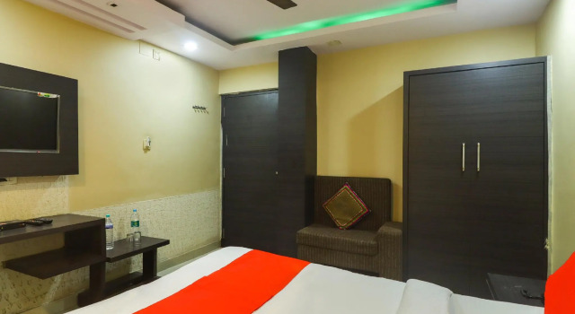 OYO Flagship 74639 Hotel Aman Palace
