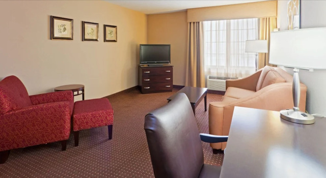 Двухместный люкс Holiday Inn Express & Suites Ashtabula-Geneva by IHG