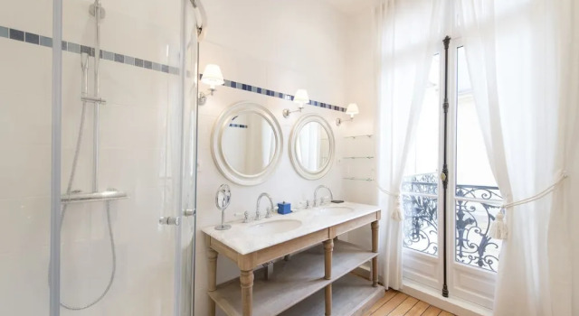 Duplex Near Trocadero, Забронировать Отель Париж Иль-де-Франс, рядом с Порт Дофин