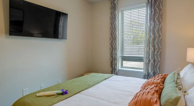 Traverse City Vacation Rental: 1 Mi to Beach!, Забронировать Апартаменты/квартира Апартаменты Траверс-Сити, рядом с Музейный центр Деннос, Апартаменты/квартира