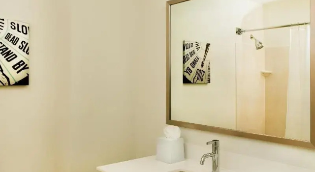 Четырёхместный люкс c 1 комнатой Four Points by Sheraton Louisville Airport