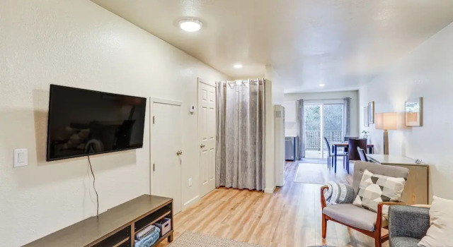 Airy Fortuna Apartment With Deck!, Rezerwuj Apartament Fortuna Kalifornia