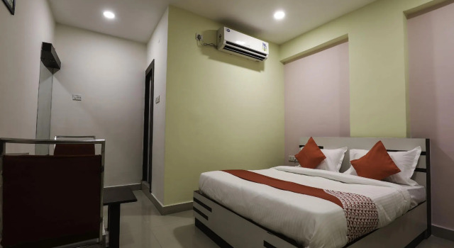 OYO 16083 Athidi Grand, Rezerwuj Hotel Hajdarabad 