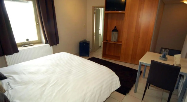 Hôtel Le Saint Loup, Забронировать Отель Жамблу 