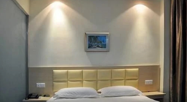 Wuhan Happy Sunshine Hotel, Prenota Hotel Wuchang Wuhan, vicino a Wuhan Yangtze River Bridge